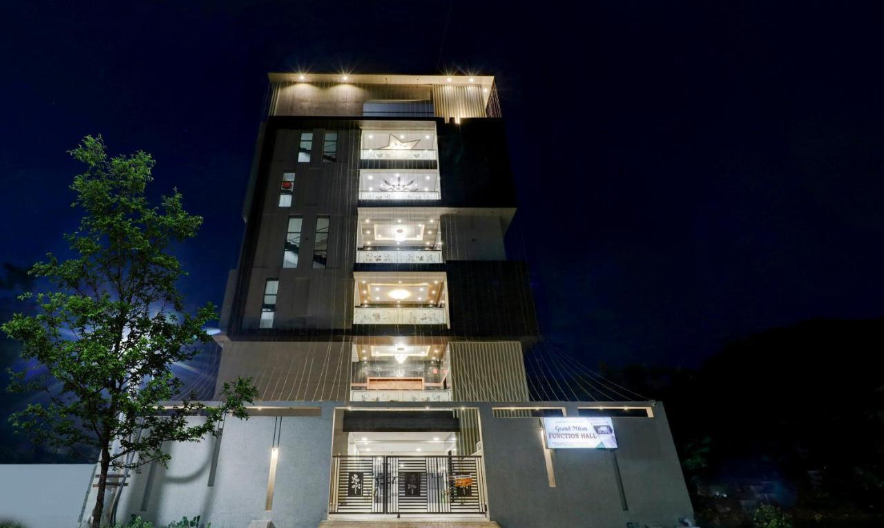 Treebo Grand Milan Hotel Visakhapatnam Exterior photo